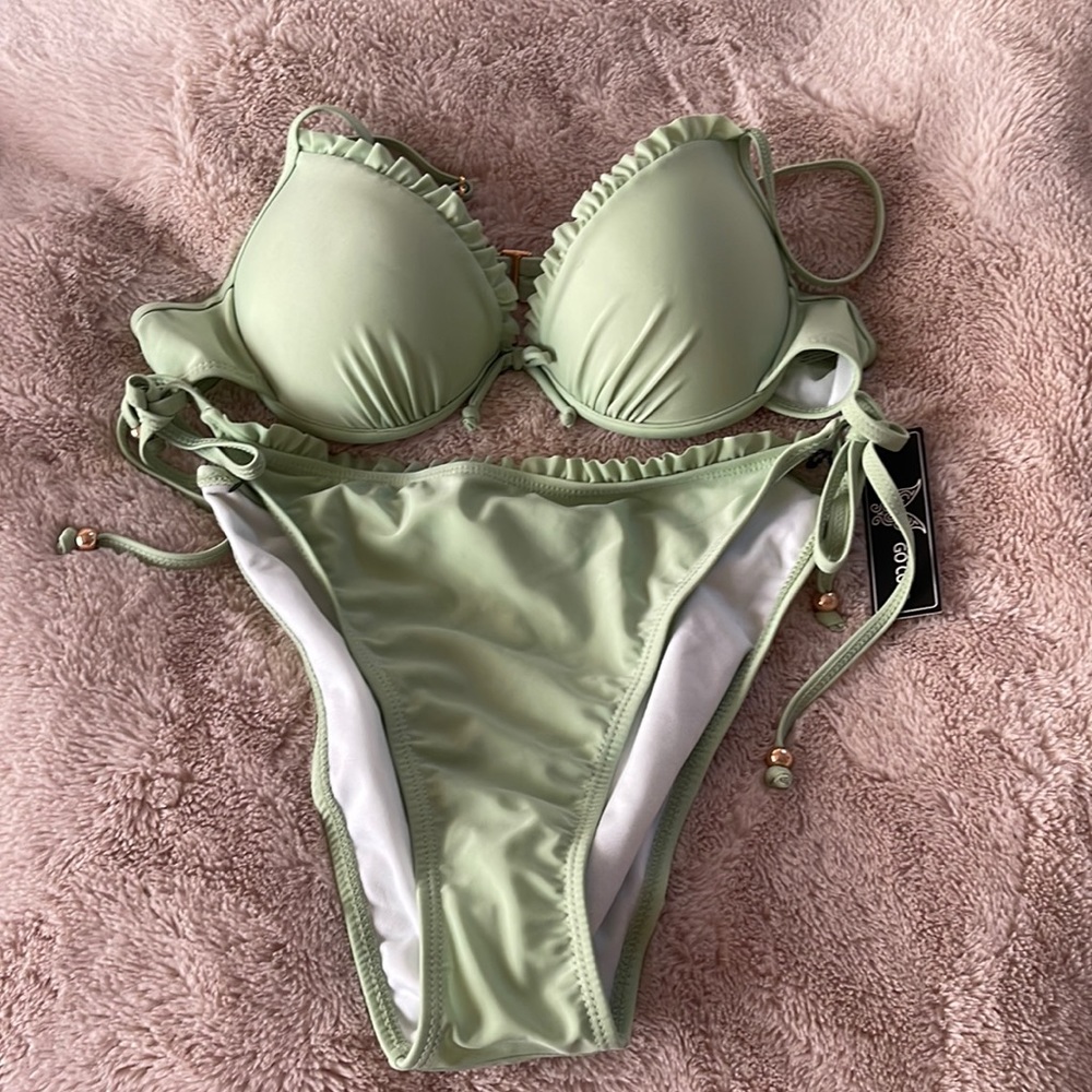 light green bikini - Picture 1 of 2